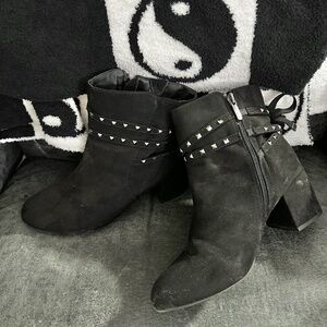 🖤 🆕 WIDE WIDTH STUDDED HEELED BOOTIES 🆕 🖤